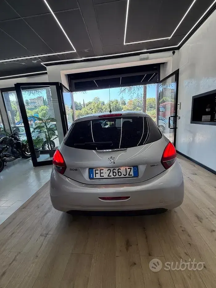 Usata Peugeot 208 Allure 82 CV (60 kW) 2016 Grigio Utilitaria