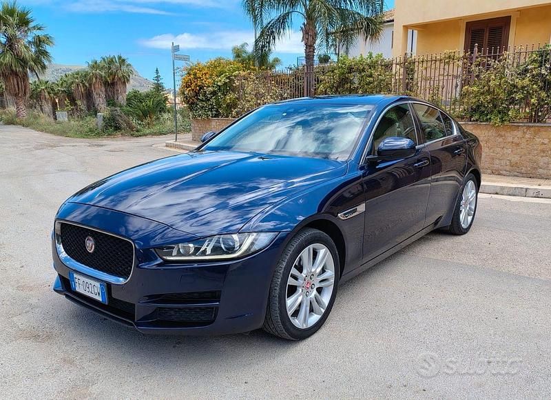 Usata Jaguar XE Prestige 180 CV (132 kW) 2016 Blu/azzurro Berlina