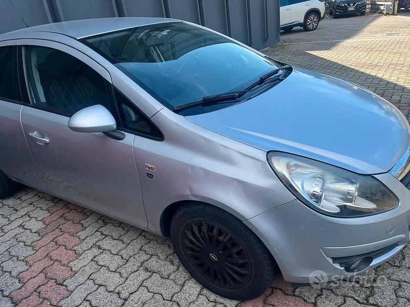Usata Opel Corsa 85 CV (62 kW) 2010 Grigio Utilitaria