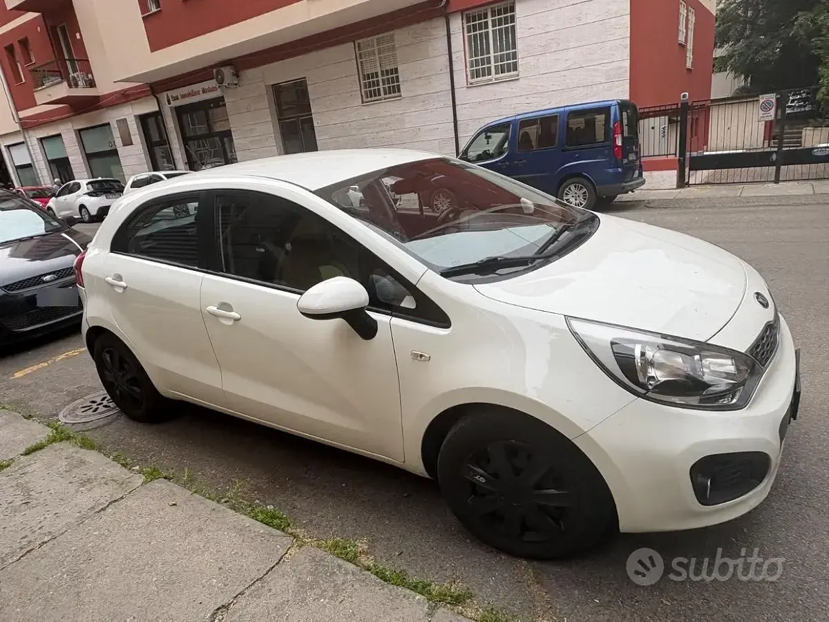 Usata Kia Rio Active 82 CV (60 kW) 2014 Bianco Utilitaria