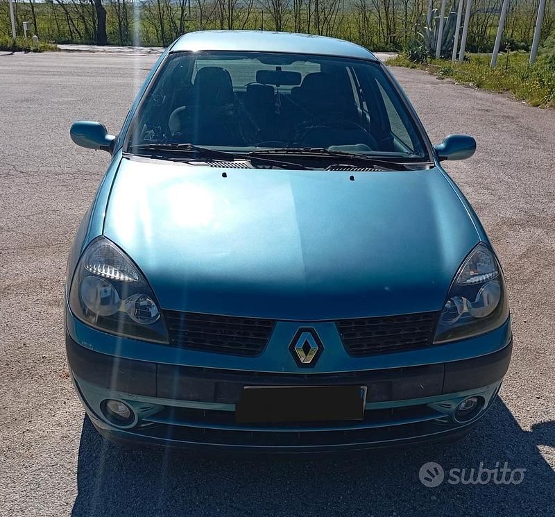 Usata Renault Clio II 75 CV (55 kW) 2004 Grigio Utilitaria