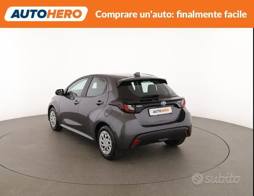 Usata Toyota Yaris Hybrid 92 CV (67 kW) 2023 Grigio Berlina