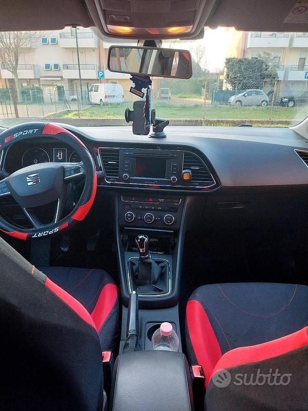 Usata Seat Leon 105 CV (77 kW) 2014 Grigio Berlina