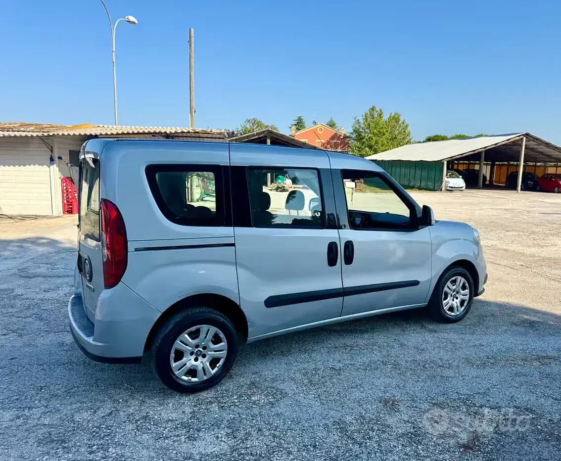 Usata Fiat Doblò 105 CV (77 kW) 2017 Grigio Monovolume