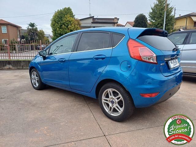 Usata Ford Fiesta Titanium 75 CV (55 kW) 2013 Blu/azzurro Berlina