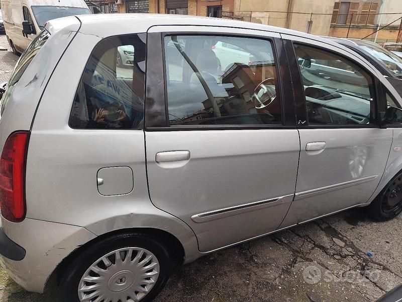 Usata Lancia Musa 95 CV (69 kW) 2006 Grigio Monovolume