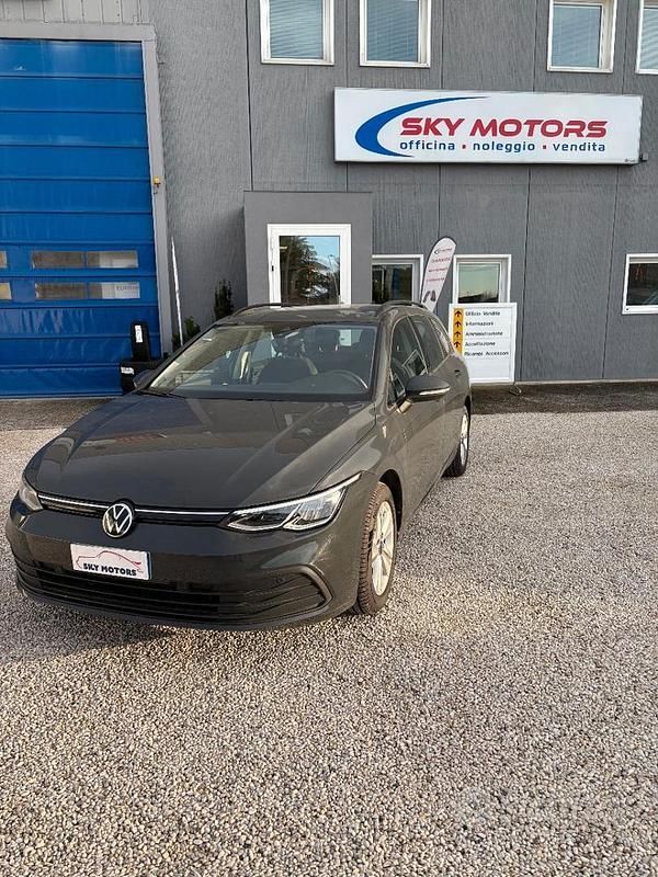 Usata VW Golf VIII Comfortline 116 CV (85 kW) 2022 Grigio Station wagon