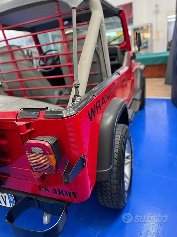 Usata Jeep Wrangler Laredo 103 CV (75 kW) 1990 Rosso SUV