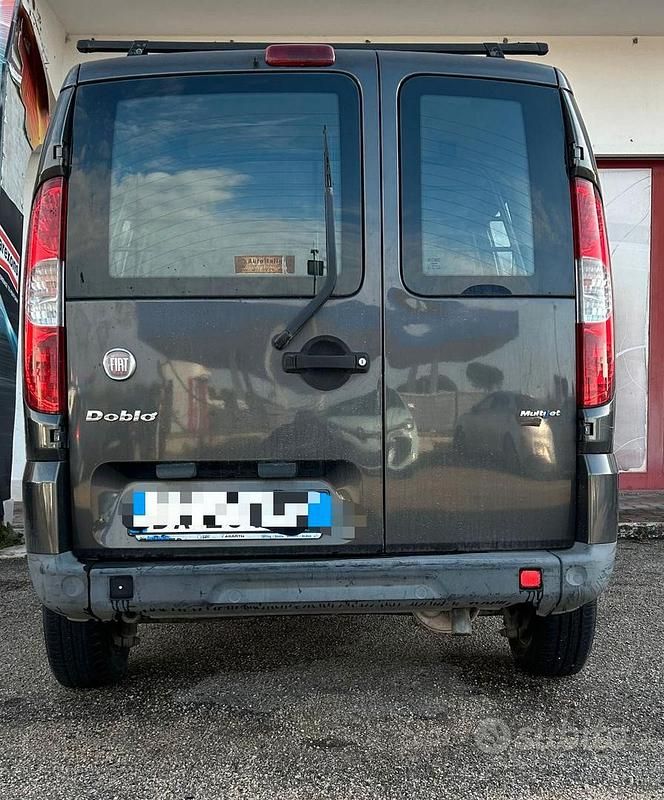 Usata Fiat Doblò 105 CV (77 kW) 2009 Marrone Monovolume