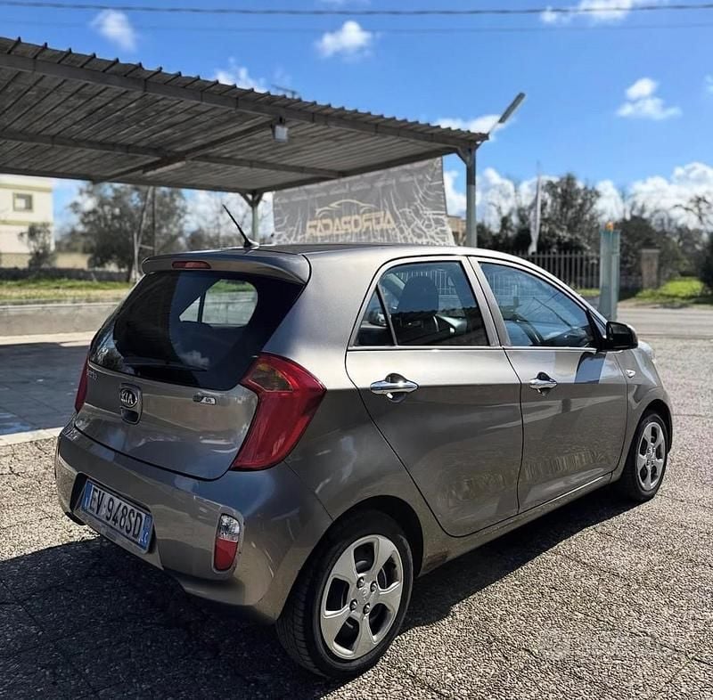 Usata Kia Picanto 67 CV (49 kW) 2015 Giallo Utilitaria
