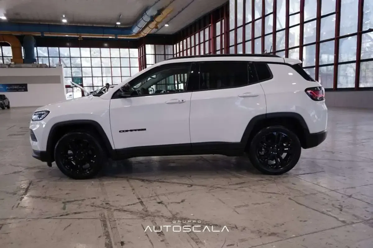 Usata Jeep Compass Night Eagle 131 CV (96 kW) 2023 Alphine white SUV