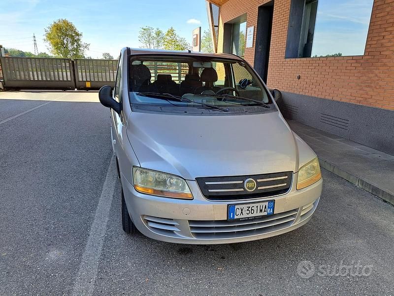 Usata Fiat Multipla 103 CV (75 kW) 2005 Grigio Monovolume