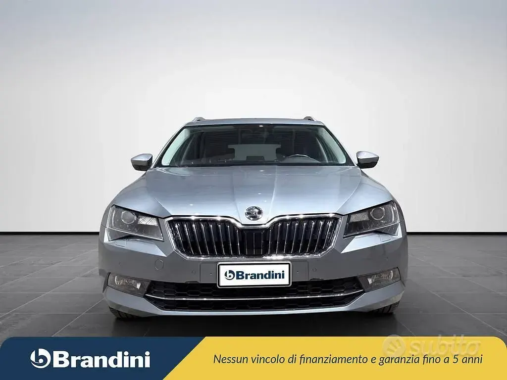 Usata Skoda Superb Style 190 CV (139 kW) 2019 Grigio Station wagon