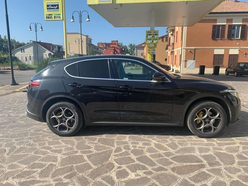 Usato 2018 Alfa Romeo Stelvio 2.0 Benzin 200 CV (27.999 €)