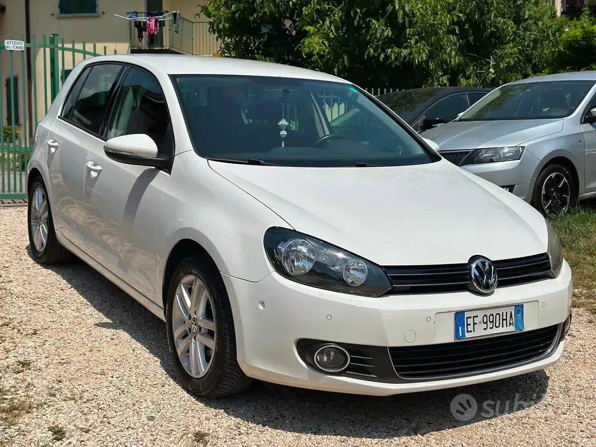 Usata VW Golf VI Highline 105 CV (77 kW) 2011 Bianco Utilitaria