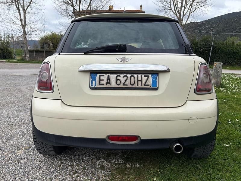 Usata Mini Cooper 109 CV (80 kW) 2010 Beige Utilitaria