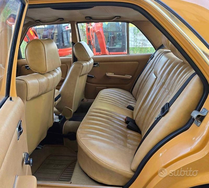 Usado Mercedes 240 72 CV (52 kW) 1980 Berlina