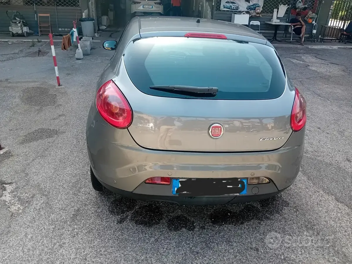 Usata Fiat Bravo 105 CV (77 kW) 2010 Grigio Utilitaria