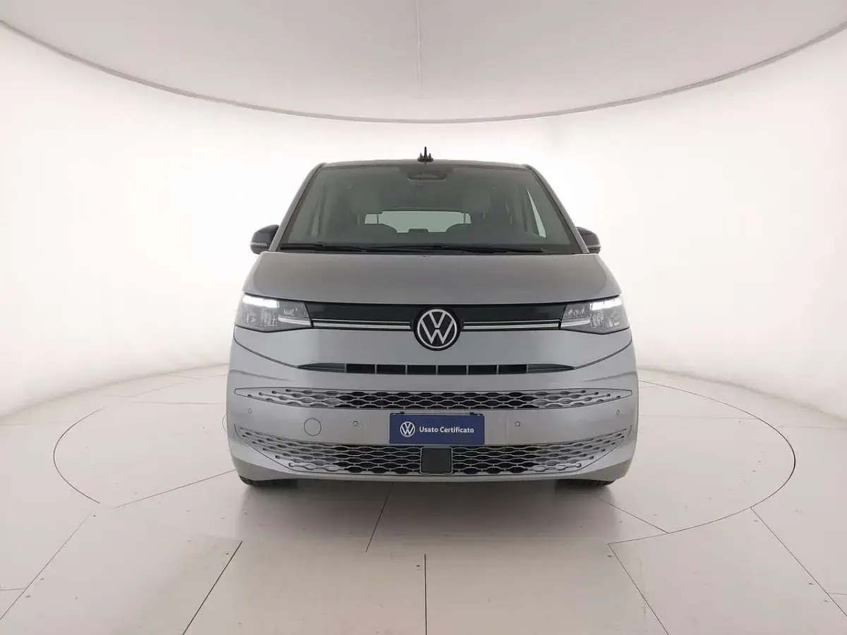 Nuova VW Multivan Life 150 CV (110 kW) 2026 Argento mono metallizzato Monovolume