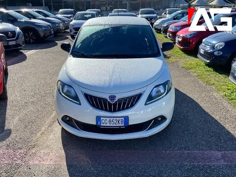 Usata Lancia Ypsilon Gold 69 CV (50 kW) 2021 Bianco Utilitaria