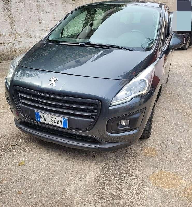 Usata 2013 Peugeot 3008 Premium Monovolume | 5000 € (Buon prezzo) - Immagine 1/4