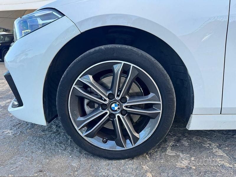 Usado BMW 116 Sport Line 116 CV (85 kW) 2021 Blanco Utilitario