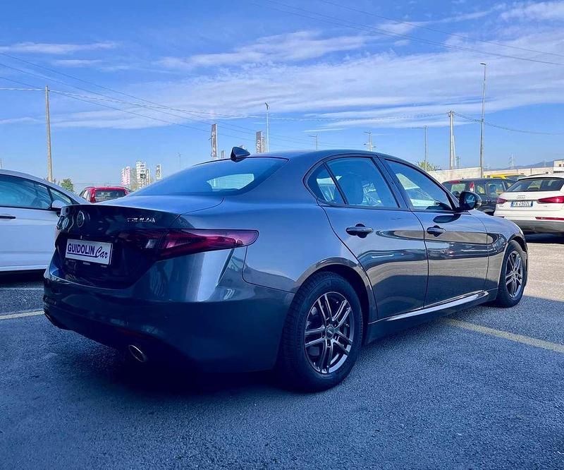 Usata Alfa Romeo Giulia Business 180 CV (132 kW) 2016 Grigio Berlina