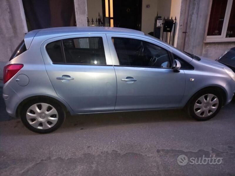 Usata 2009 Opel Corsa Due volumi | 2700 € (Buon prezzo) - Immagine 1/4