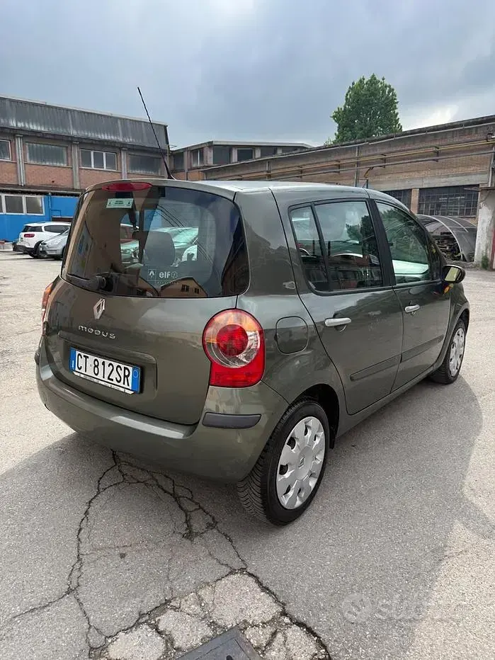 Usata Renault Modus Dynamique 75 CV (55 kW) 2005 Verde Monovolume