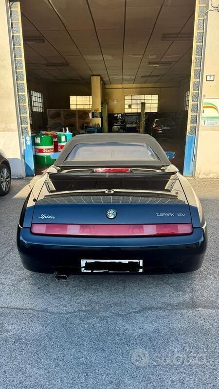Usata Alfa Romeo Spider Lusso 150 CV (110 kW) 1995 Nero Cabrio
