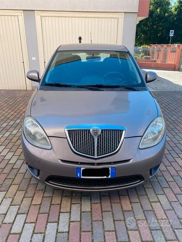 Usata Lancia Ypsilon 75 CV (55 kW) 2011 Utilitaria