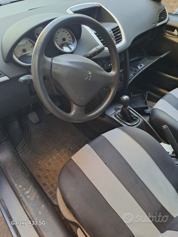 Usata Peugeot 206 68 CV (50 kW) 2010 Utilitaria
