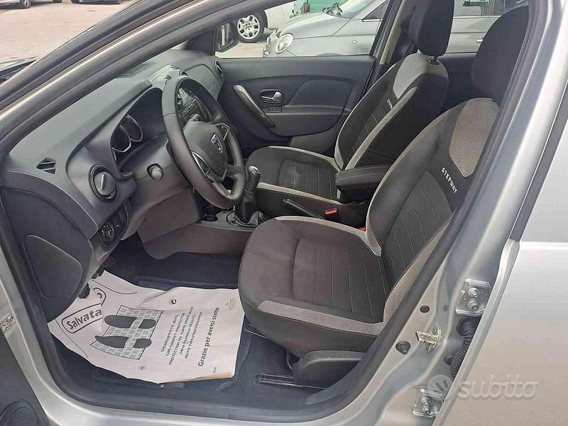 Usata Dacia Sandero Comfort 95 CV (69 kW) 2020 Grigio Berlina