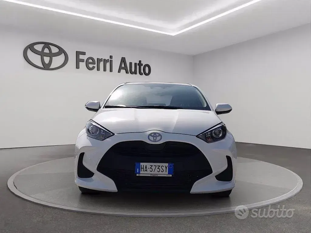 Usata Toyota Yaris Active 116 CV (85 kW) 2025 Bianco Utilitaria