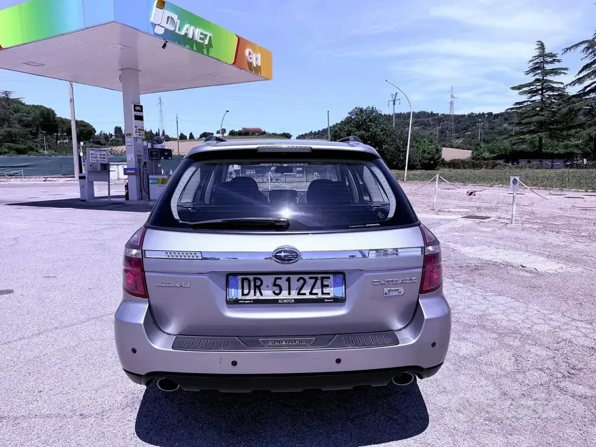 Usata Subaru Outback 150 CV (110 kW) 2008 Grigio Station wagon