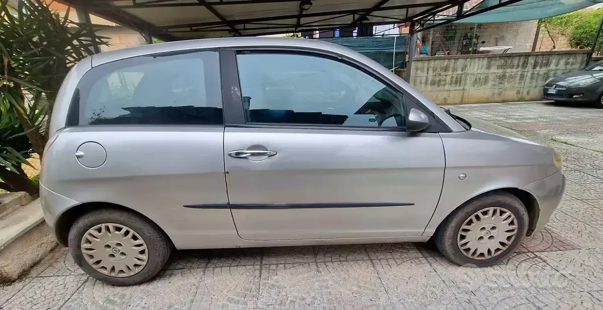 Usata Lancia Ypsilon 69 CV (50 kW) 2004 Grigio Utilitaria