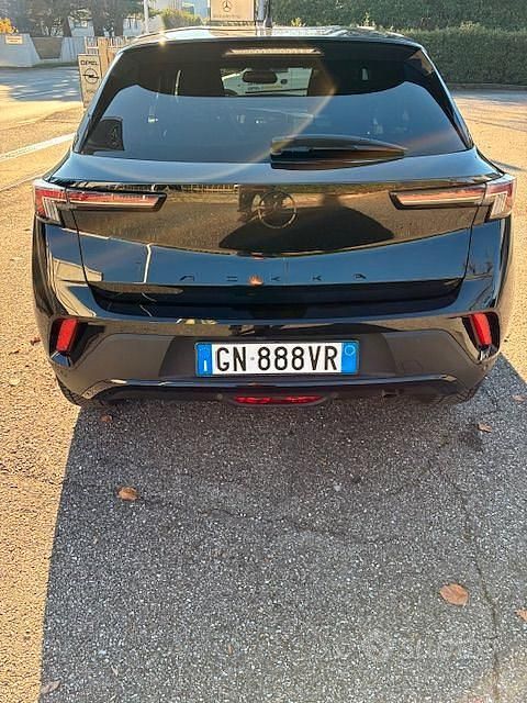 Usata Opel Mokka S 101 CV (74 kW) 2023 Nero SUV