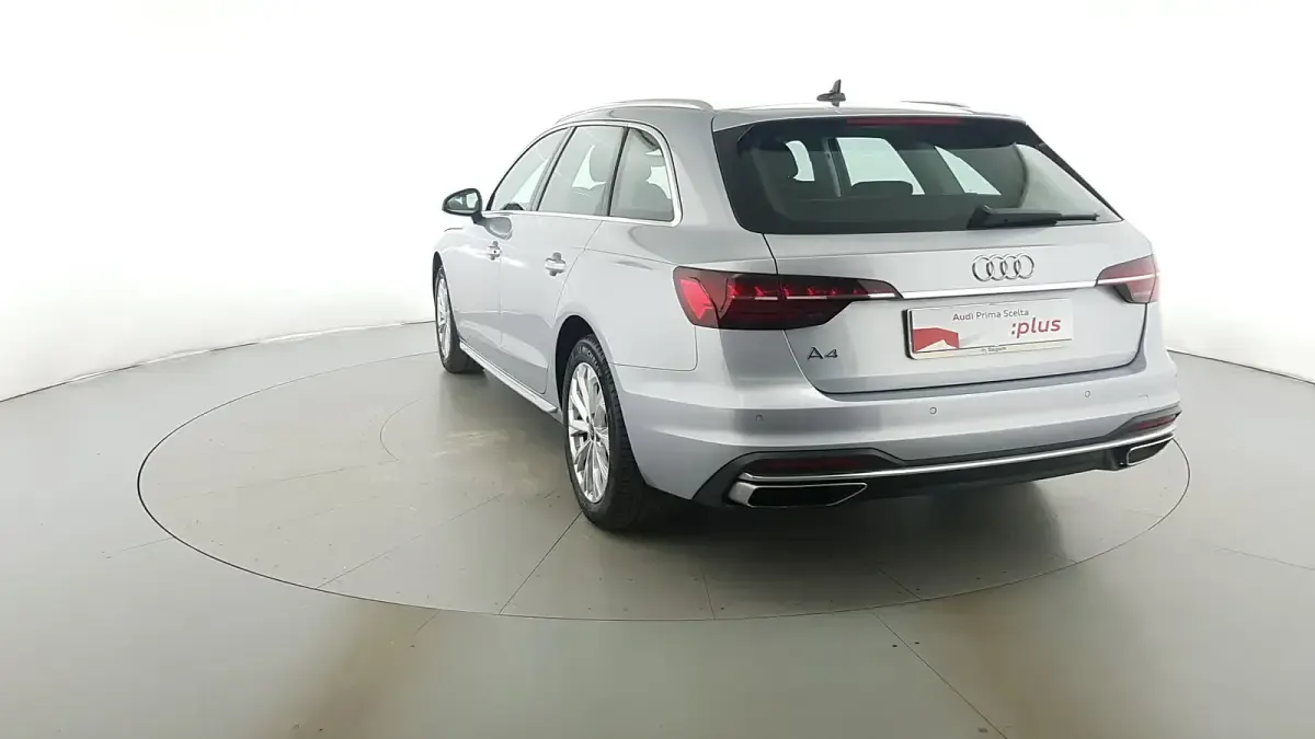 Usata Audi A4 Advanced Plus 163 CV (119 kW) 2024 Argento fioretto met Station wagon