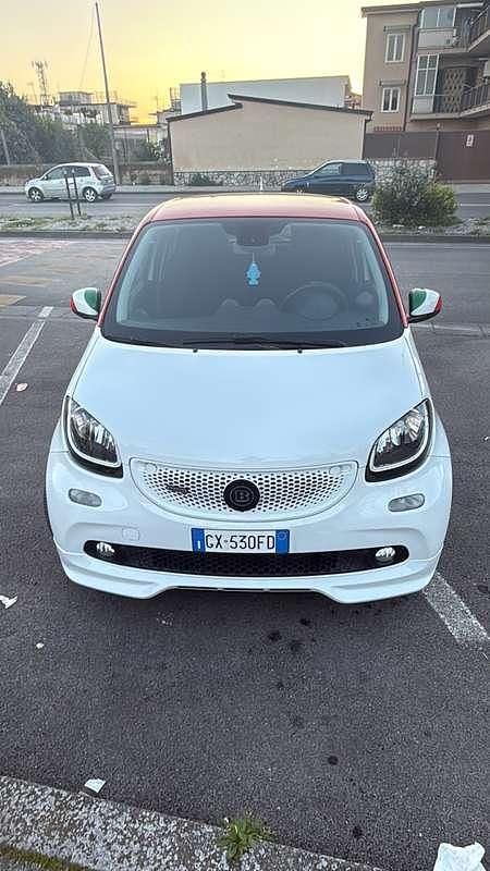 Usata Smart ForFour 90 CV (66 kW) 2016 Rosso Utilitaria