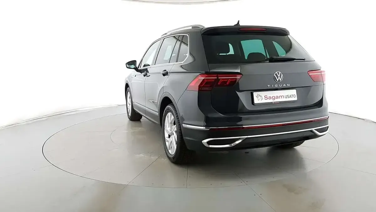 Usata VW Tiguan Elegance 150 CV (110 kW) 2021 Grigio urano SUV