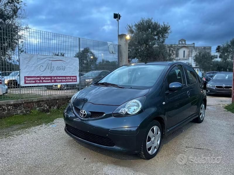 Usata Toyota Aygo 67 CV (49 kW) 2008 Grigio Utilitaria