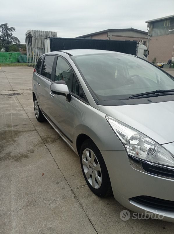 Usata Peugeot 5008 115 CV (84 kW) 2013 Grigio Monovolume