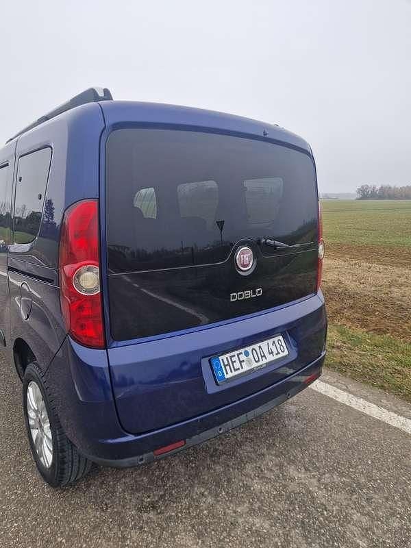 Usata Fiat Doblò Emotion 135 CV (99 kW) 2013 Blu/azzurro Monovolume