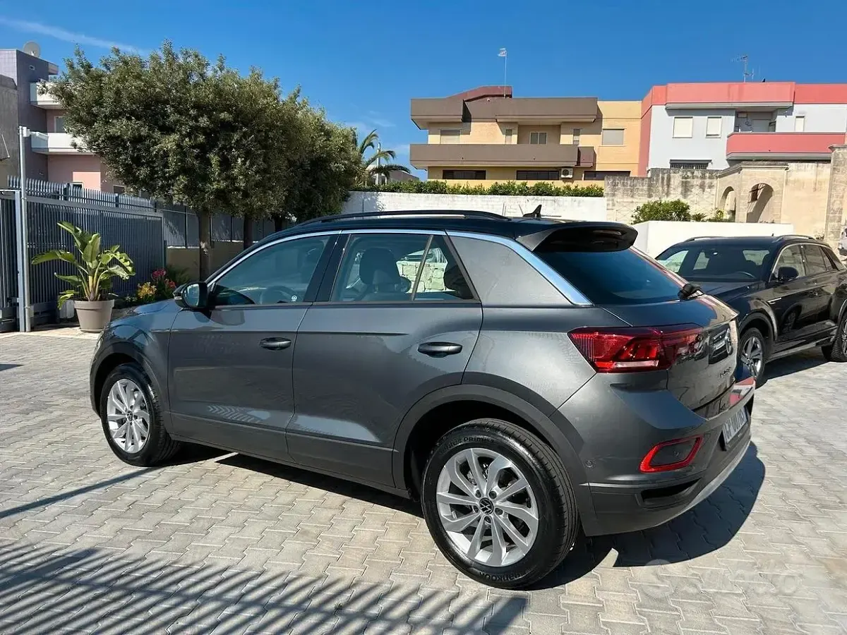 Usata VW T-Roc Life 110 CV (80 kW) 2023 Grigio SUV