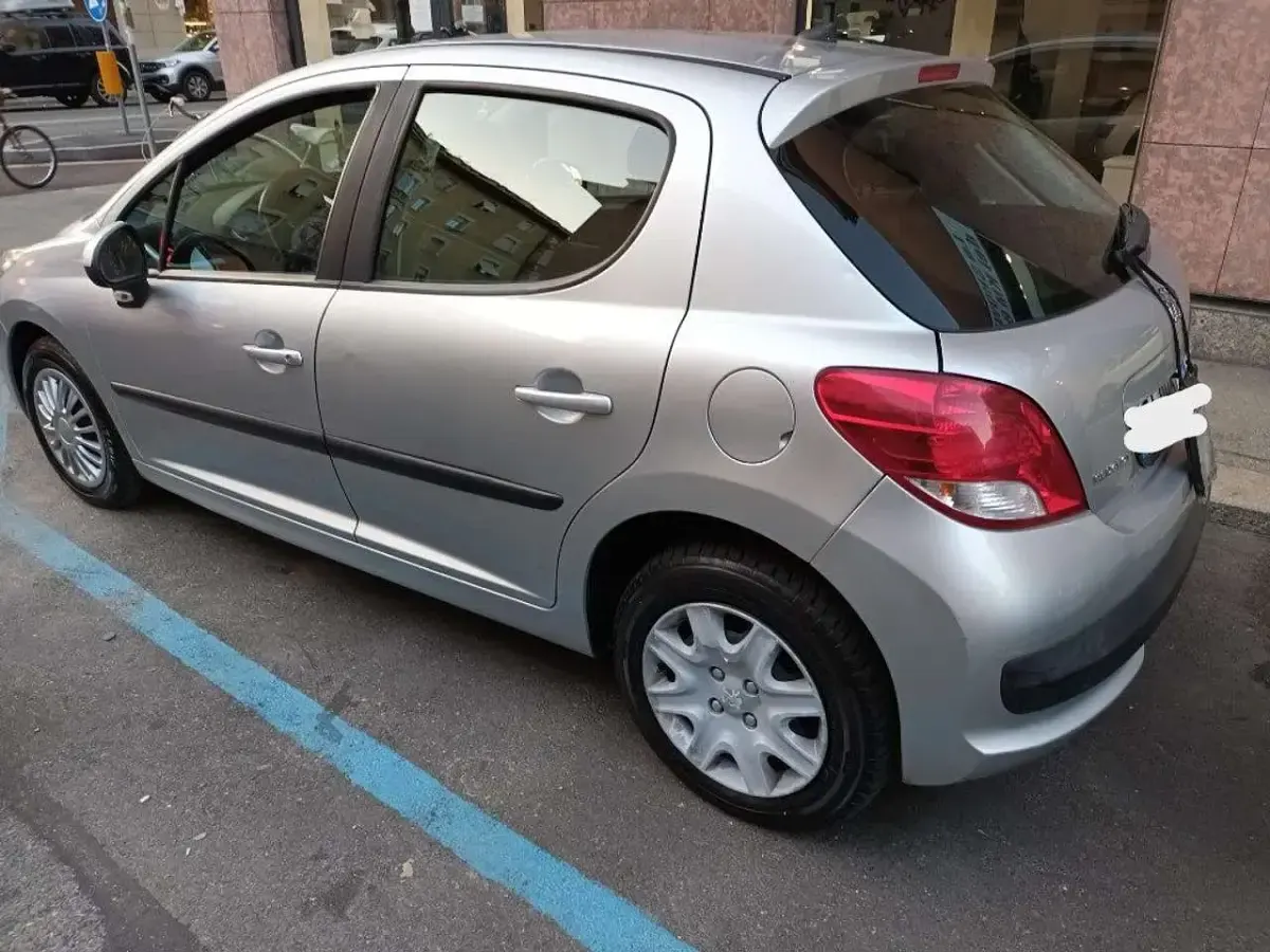 Usata Peugeot 207 88 CV (64 kW) 2010 Grigio Berlina