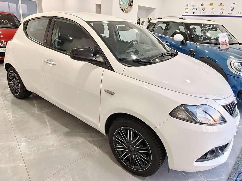 Usata Lancia Ypsilon Gold 69 CV (50 kW) 2021 Bianco Utilitaria