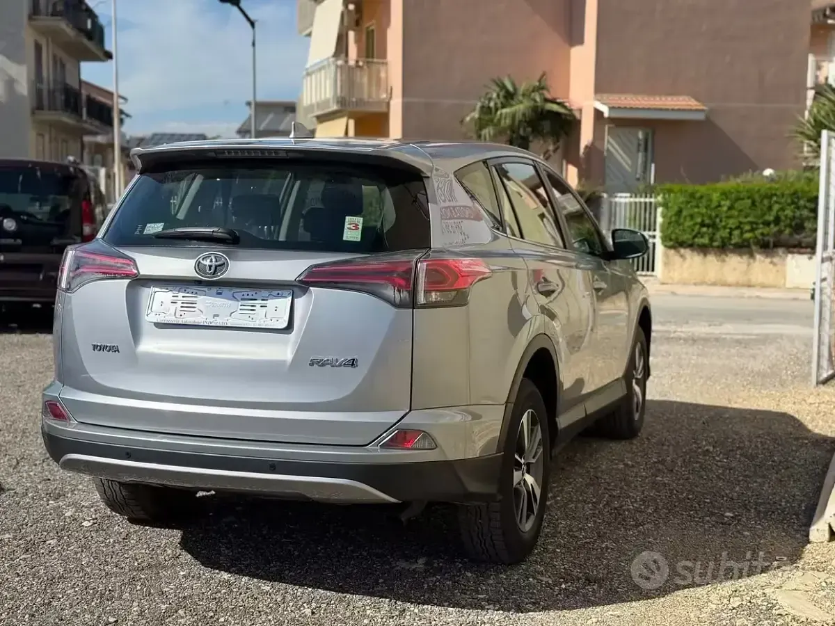 Usado Toyota RAV4 Active 143 CV (105 kW) 2017 Gris SUV