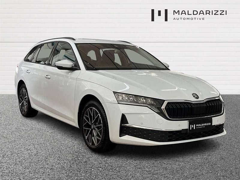 Usata Skoda Octavia Executive 150 CV (110 kW) 2025 Bianco Station wagon