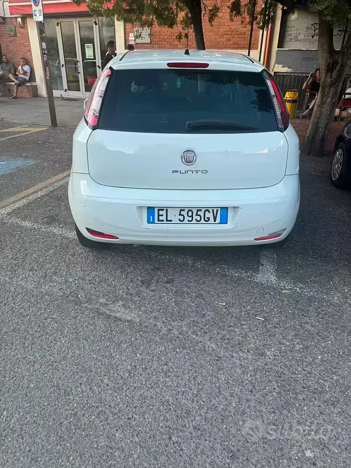 Usata Fiat Punto 77 CV (56 kW) 2012 Bianco Utilitaria