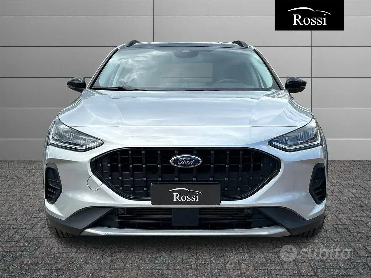 Usata Ford Focus Active 125 CV (91 kW) 2024 Grigio chiaro metallizzato Berlina